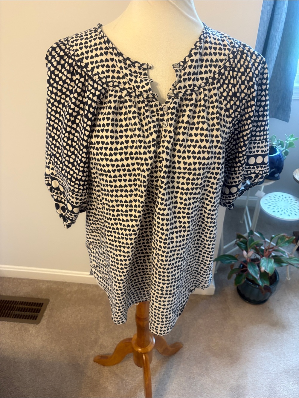 LOFT dark navy and White Heart Print Short Sleeve Blouse